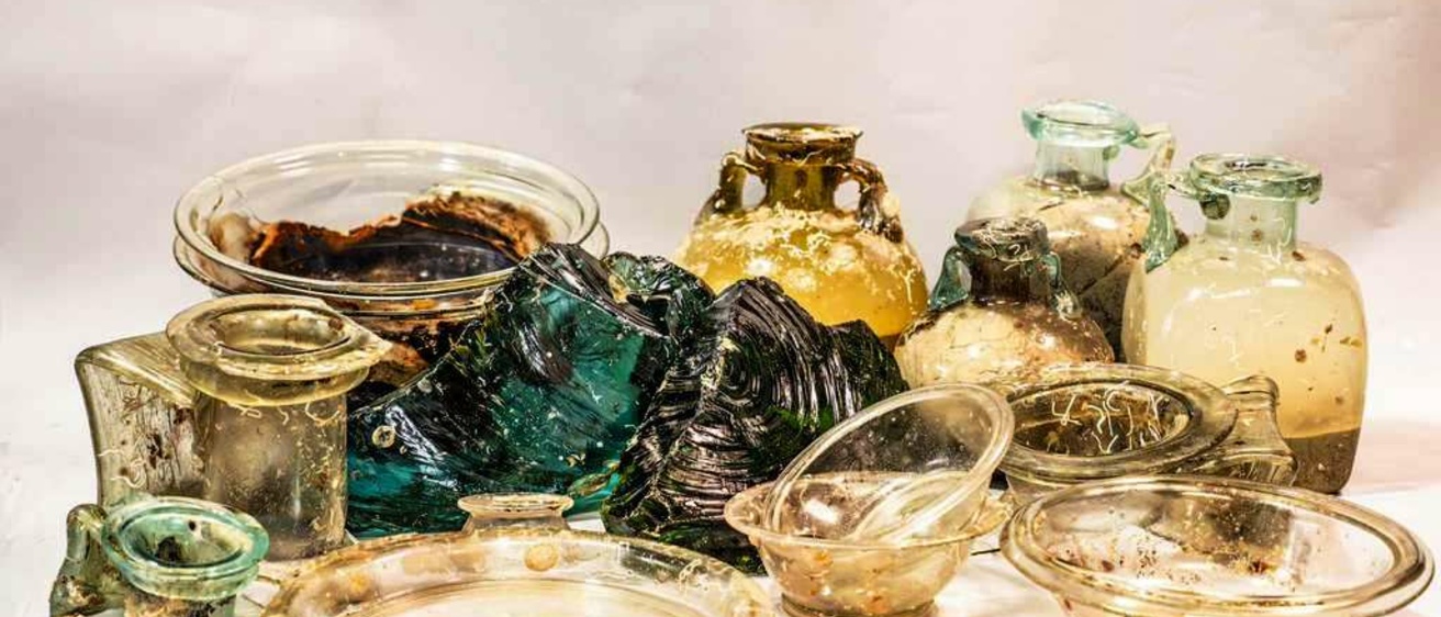 Glass treasure found in Roman shipwreck.