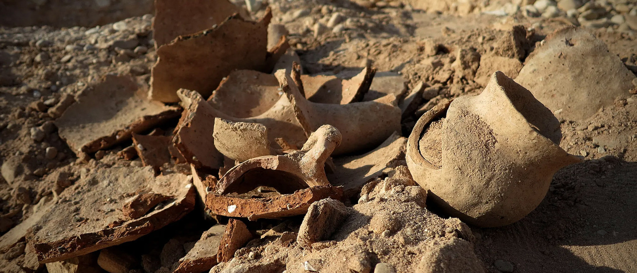 Looted pots.
