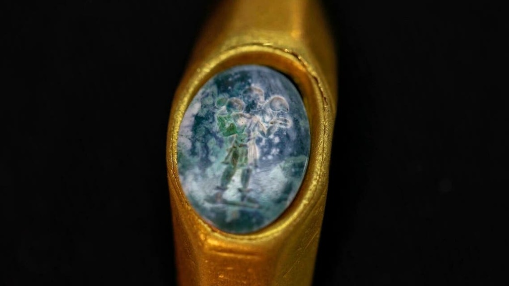 Roman-era "Good Shepherd" ring
