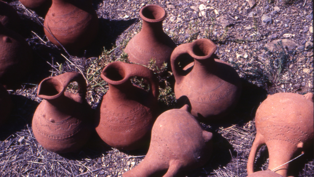 Narrow-necked jugs Kornos