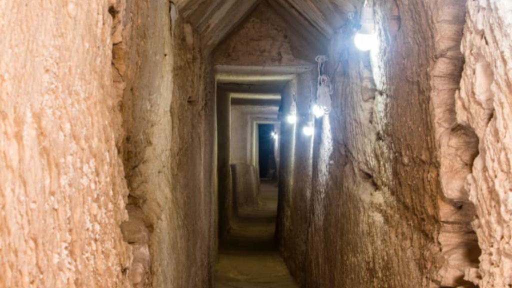 Egyptian tomb tunnel