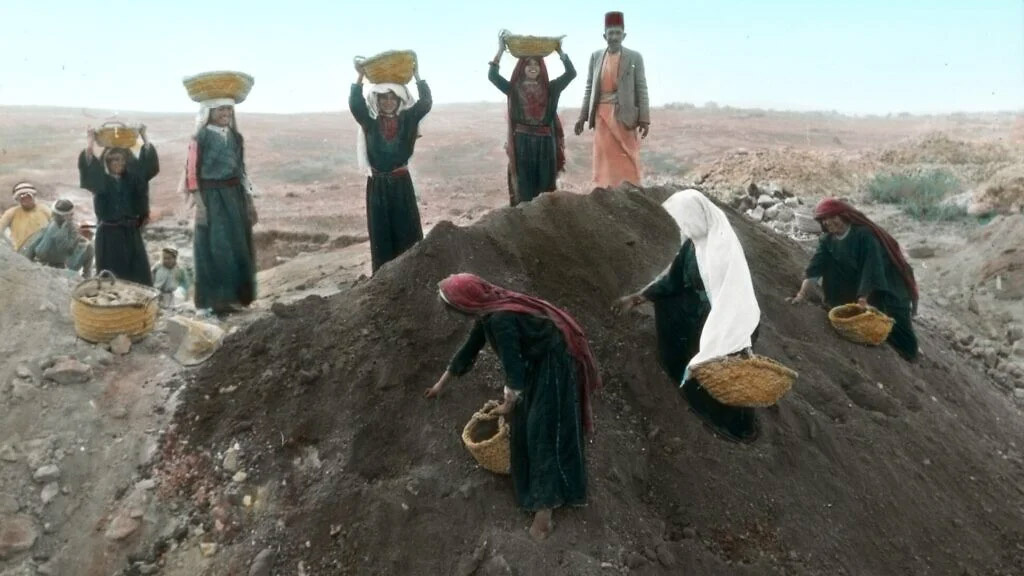 Archaeologists 