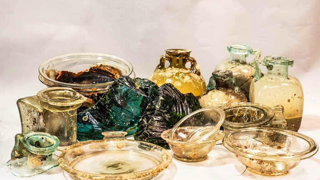 Glass treasure found in Roman shipwreck.