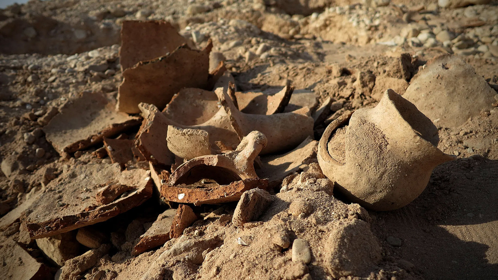 Looted pots.