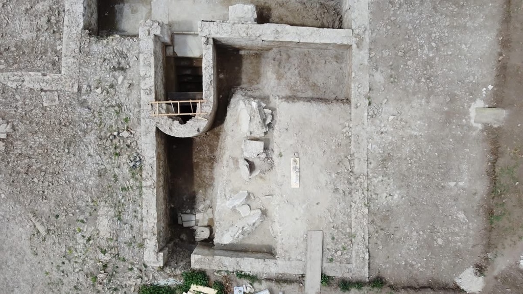 Excavated bath.