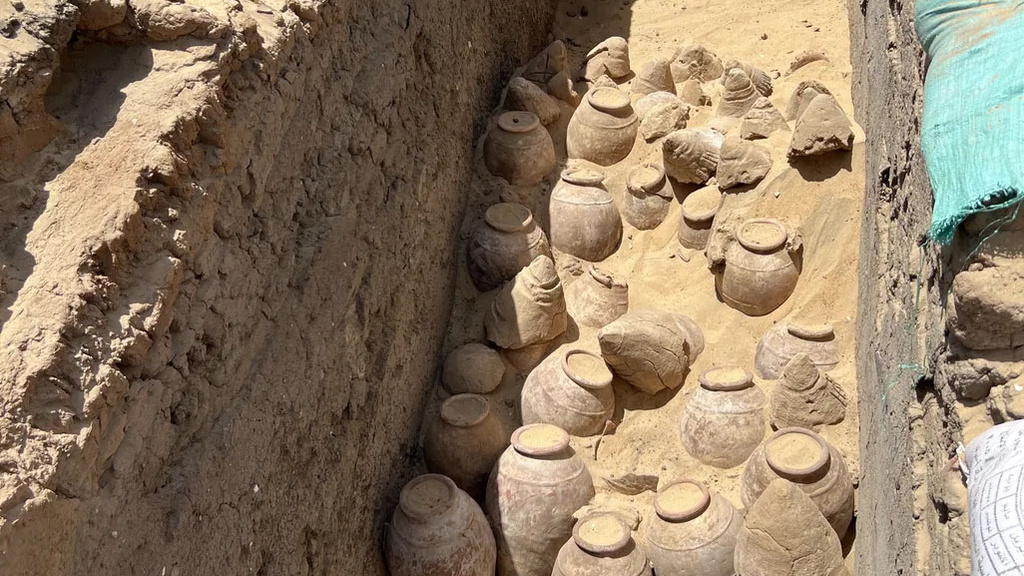 Pots.