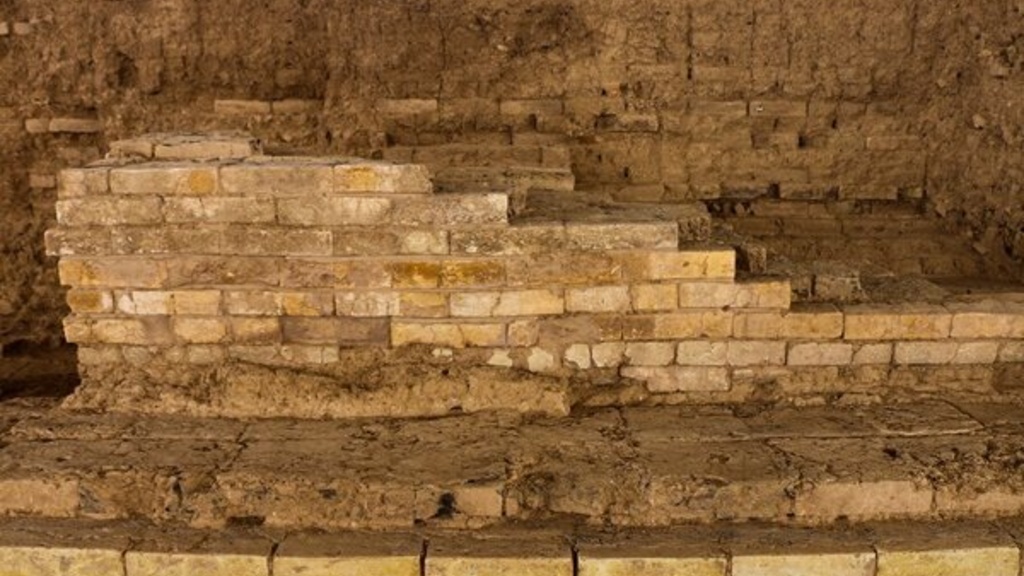 Royal wall