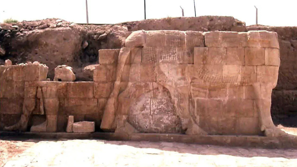 Lammasu Statues