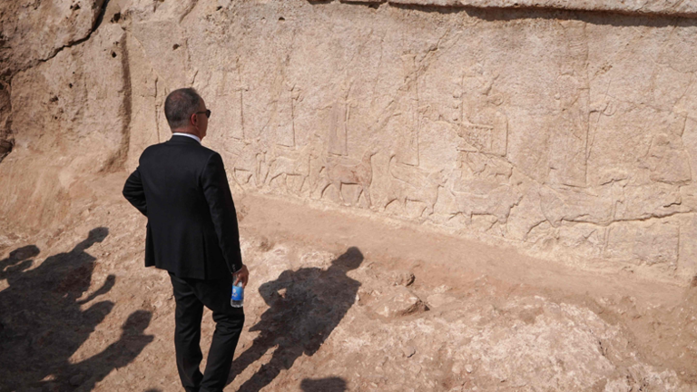 Iraq archaeological park engraving