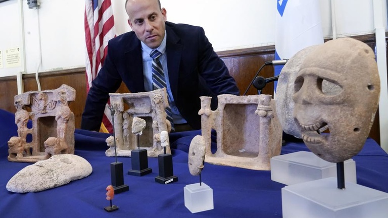 Looted objects to be returned